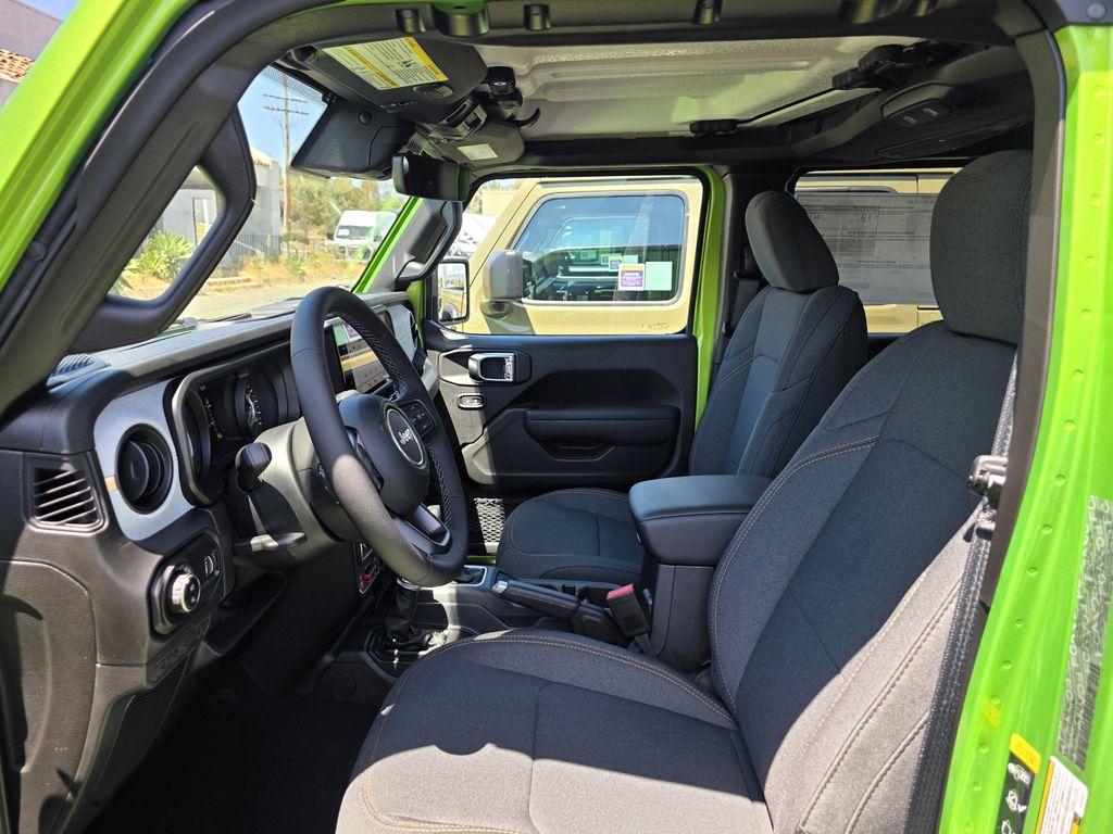 new 2025 Jeep Gladiator car, priced at $46,900