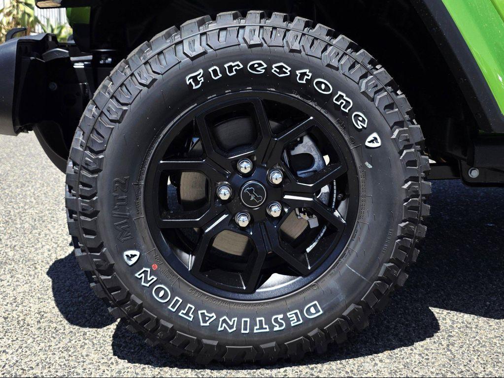 new 2025 Jeep Gladiator car, priced at $46,900