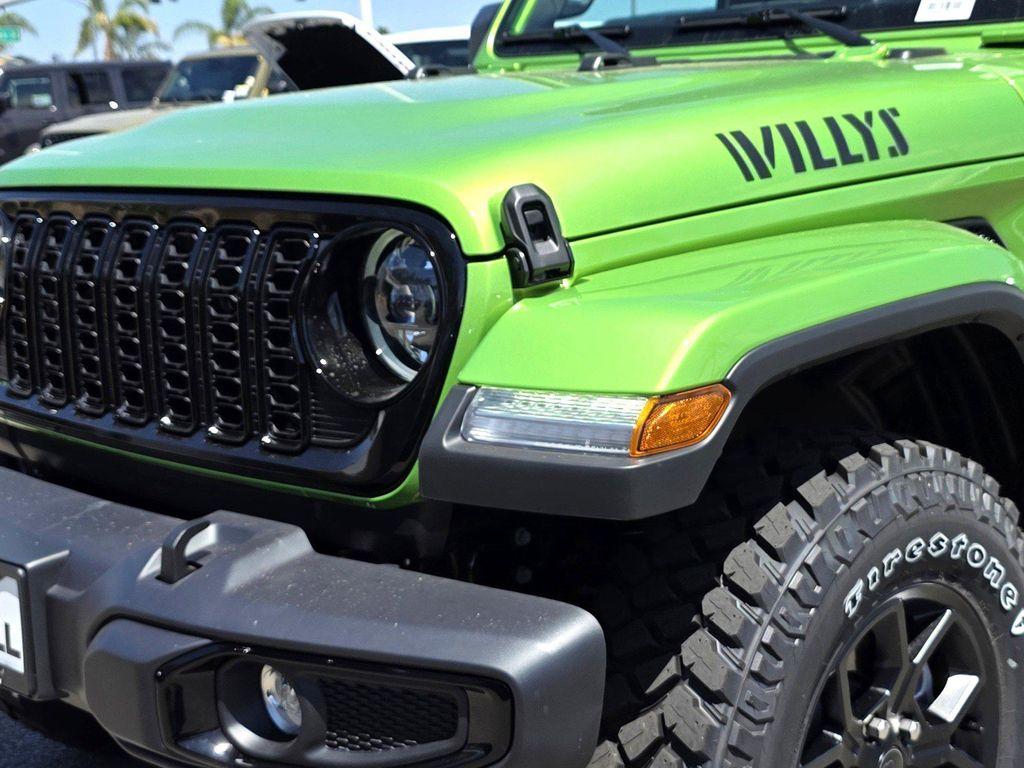 new 2025 Jeep Gladiator car, priced at $46,900