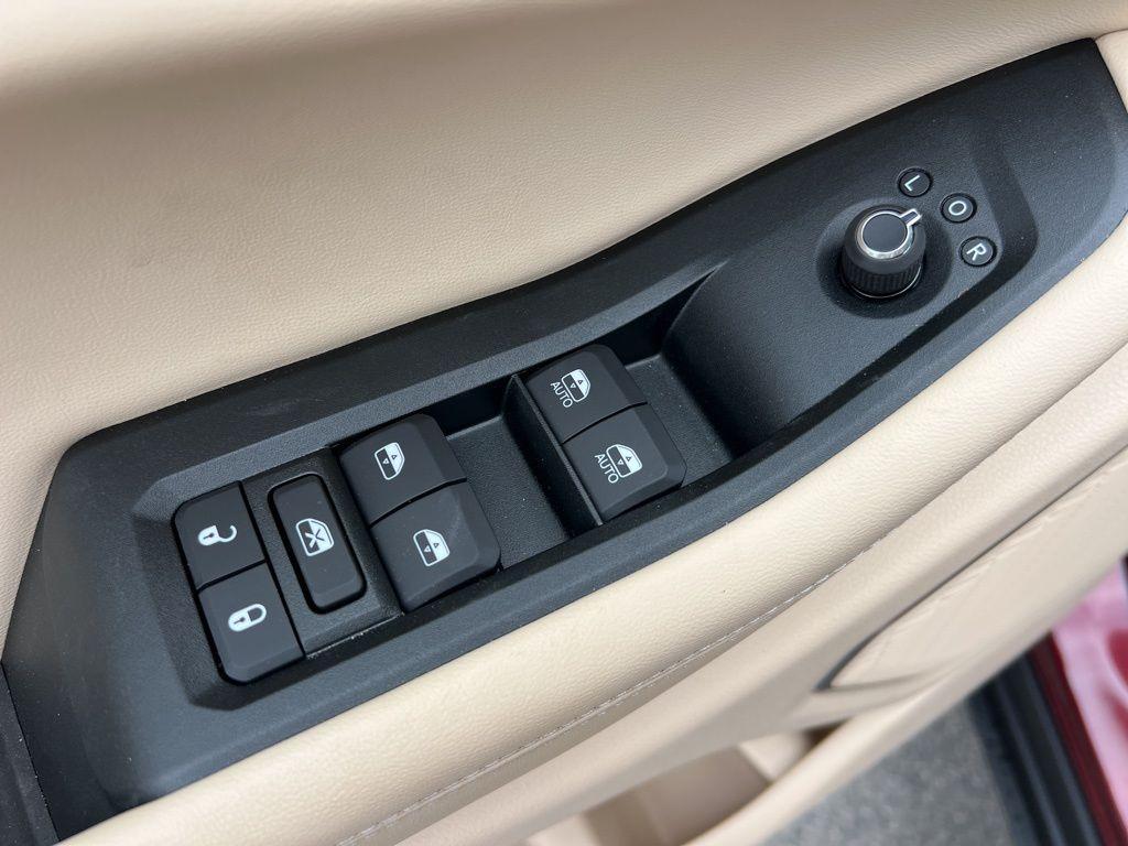 new 2026 Jeep Grand Cherokee car, priced at $44,885