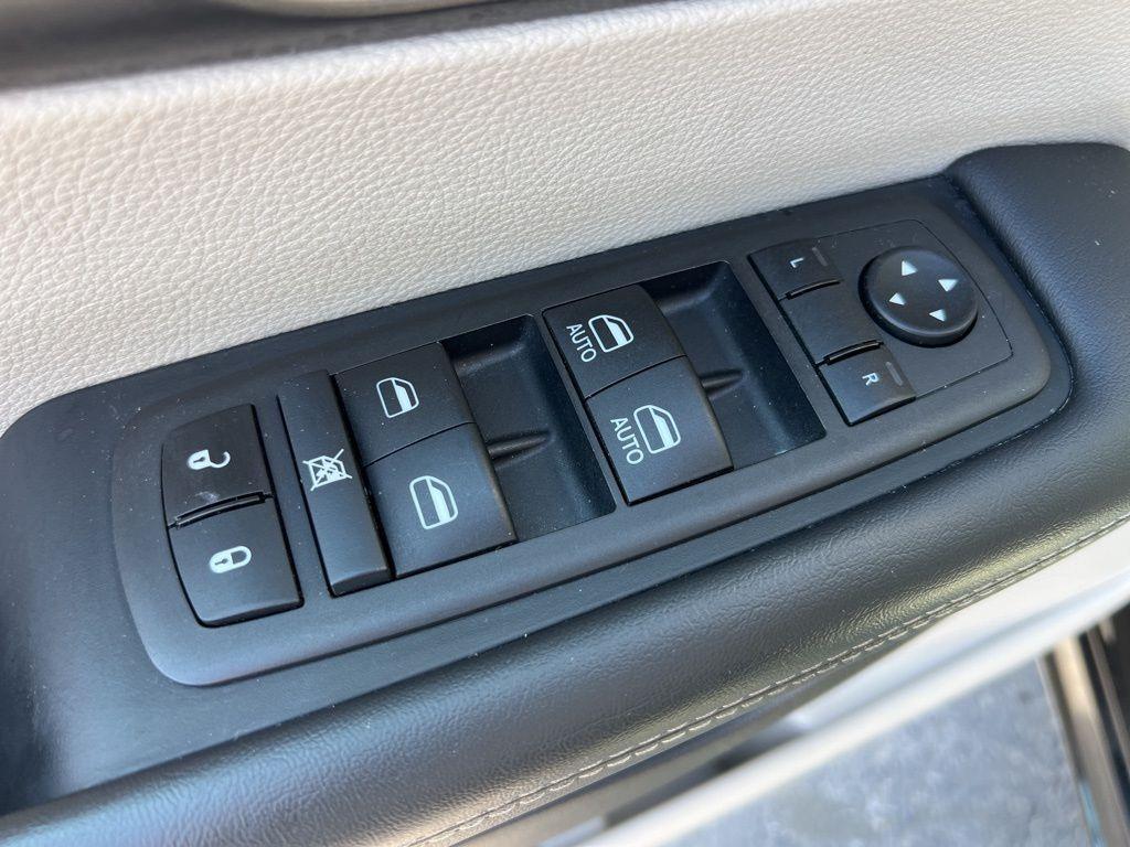 used 2024 Chrysler Pacifica Hybrid car, priced at $28,397