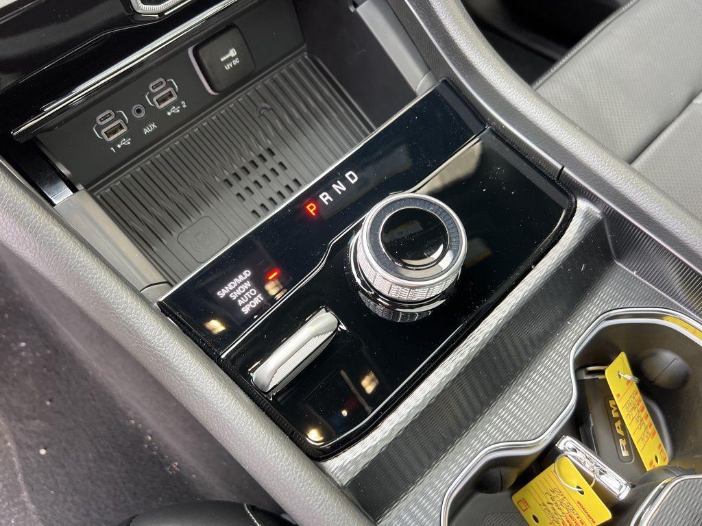 new 2026 Jeep Grand Cherokee car, priced at $47,175