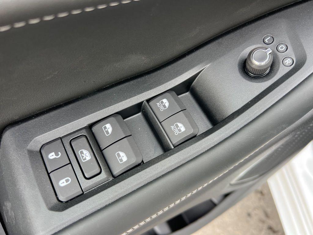 new 2026 Jeep Grand Cherokee car, priced at $47,175
