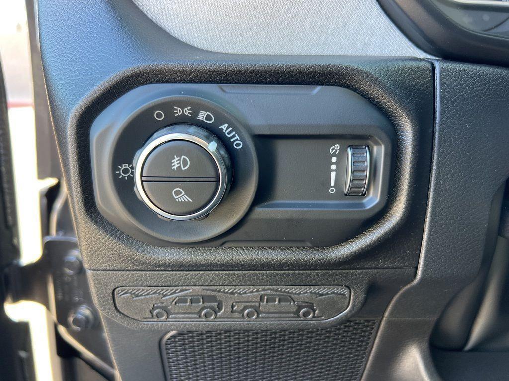 new 2026 Jeep Gladiator car, priced at $43,270