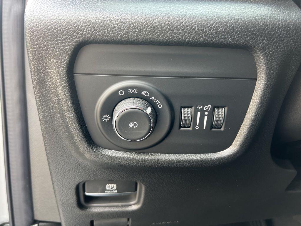 new 2025 Jeep Grand Cherokee L car, priced at $47,994