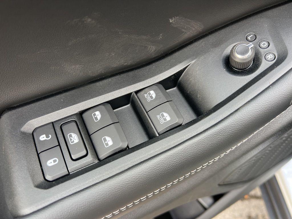 new 2025 Jeep Grand Cherokee L car, priced at $47,994