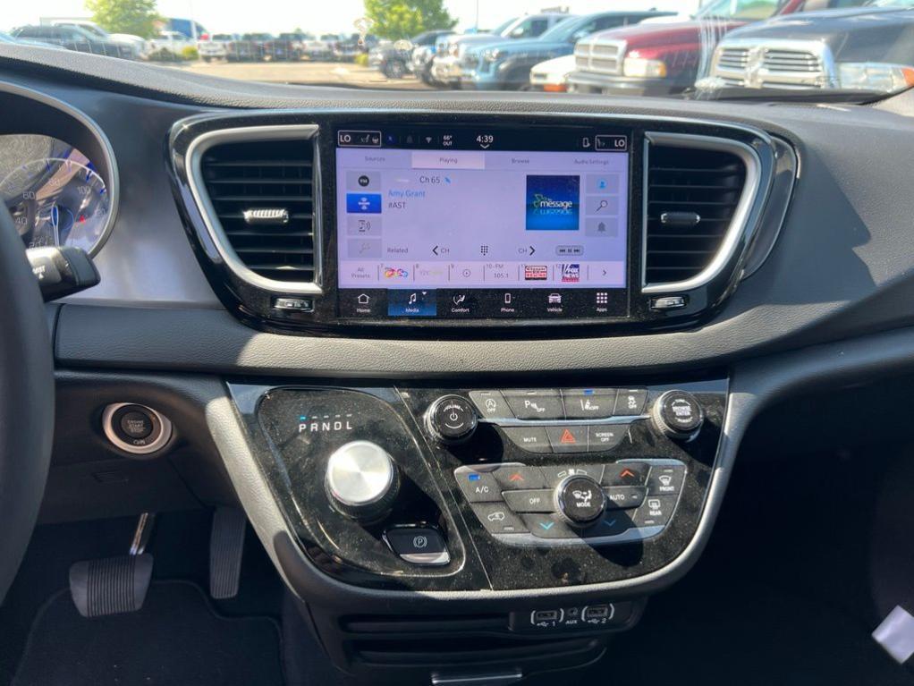 used 2025 Chrysler Pacifica car, priced at $31,164