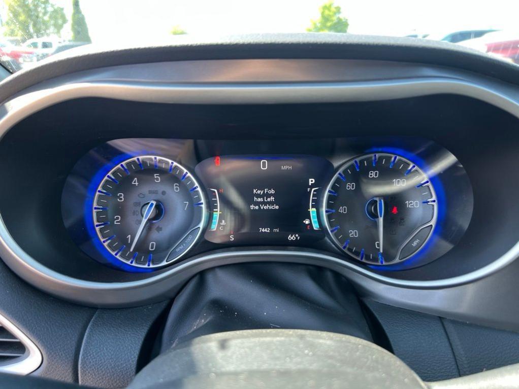 used 2025 Chrysler Pacifica car, priced at $31,164