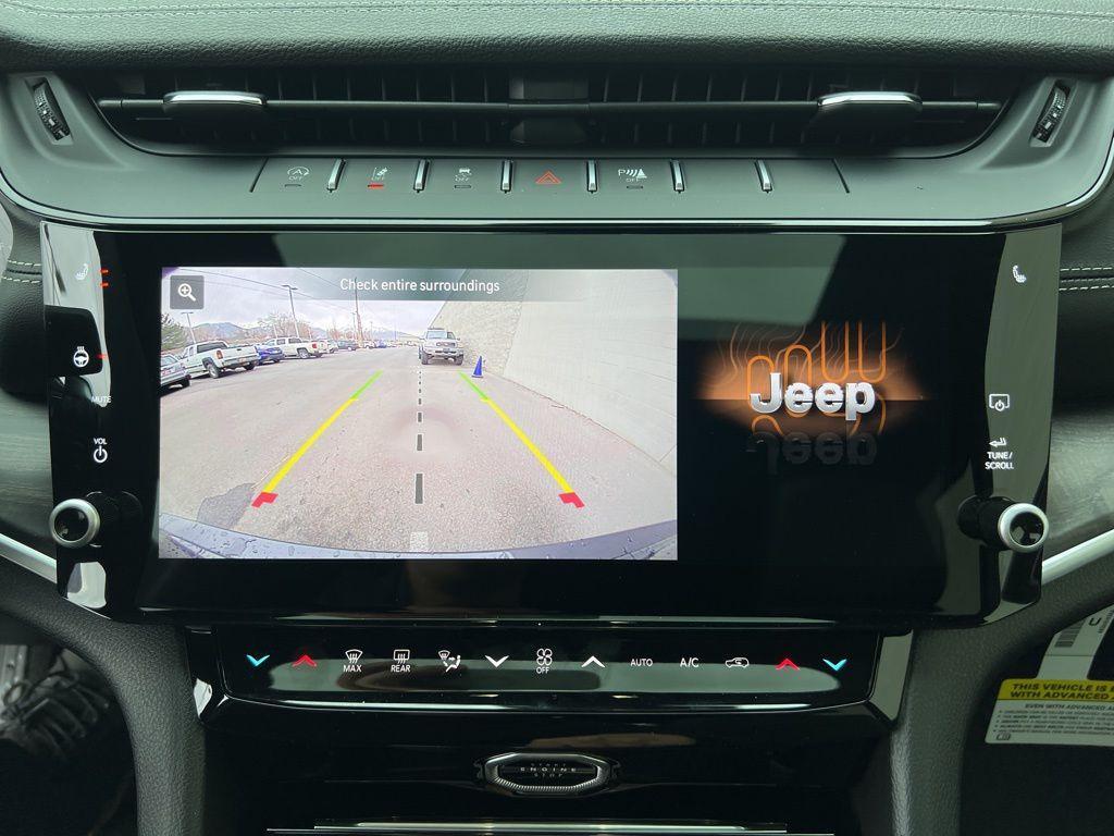 new 2026 Jeep Grand Cherokee car, priced at $43,027