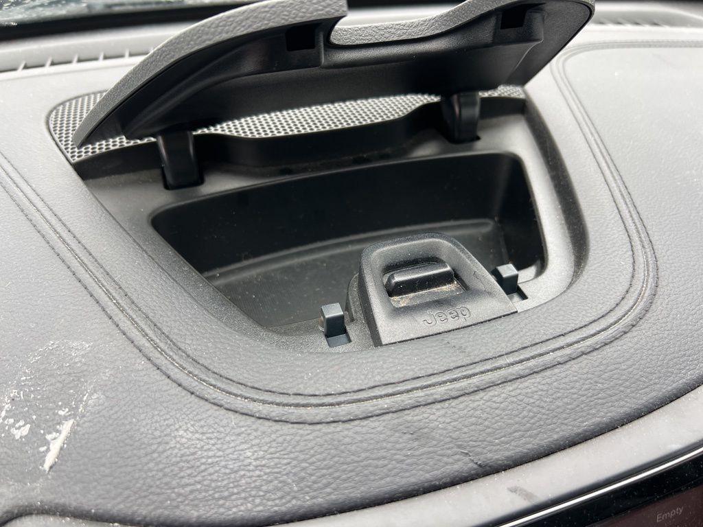 used 2020 Jeep Cherokee car, priced at $17,244