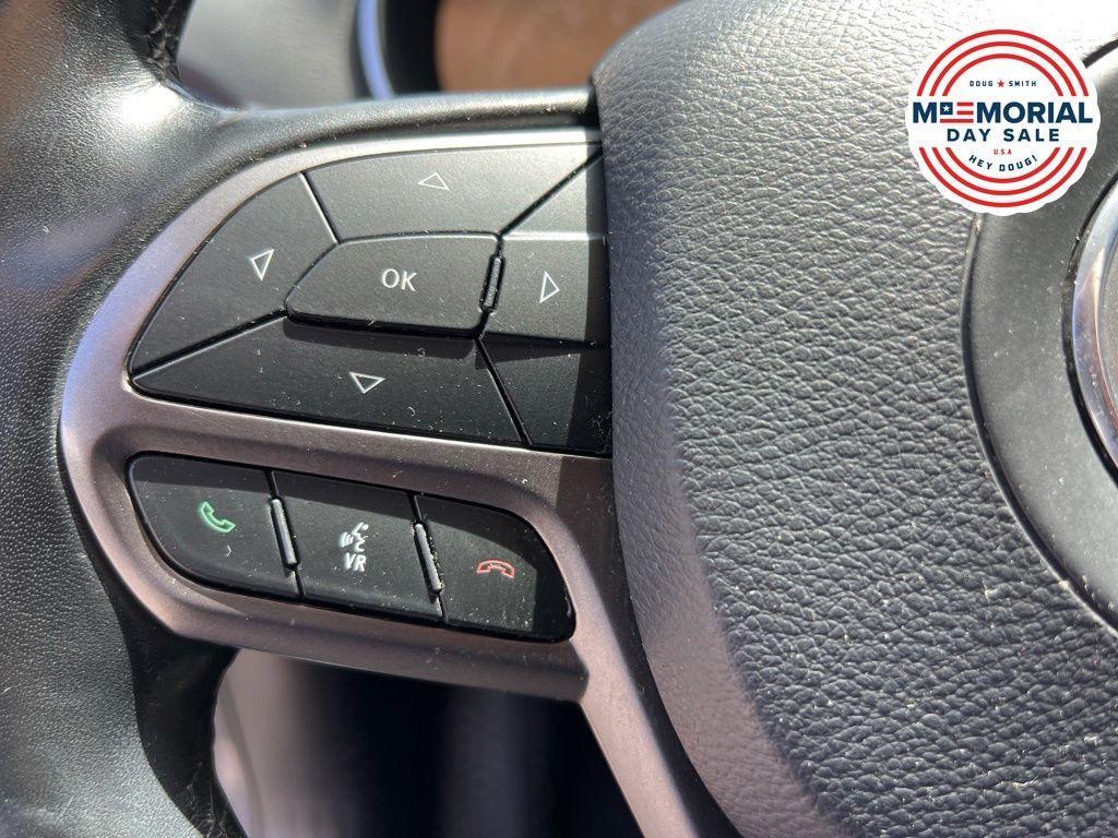 used 2020 Jeep Cherokee car, priced at $17,244