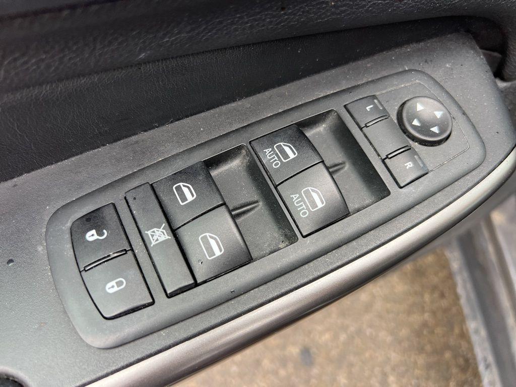 used 2020 Jeep Cherokee car, priced at $17,244