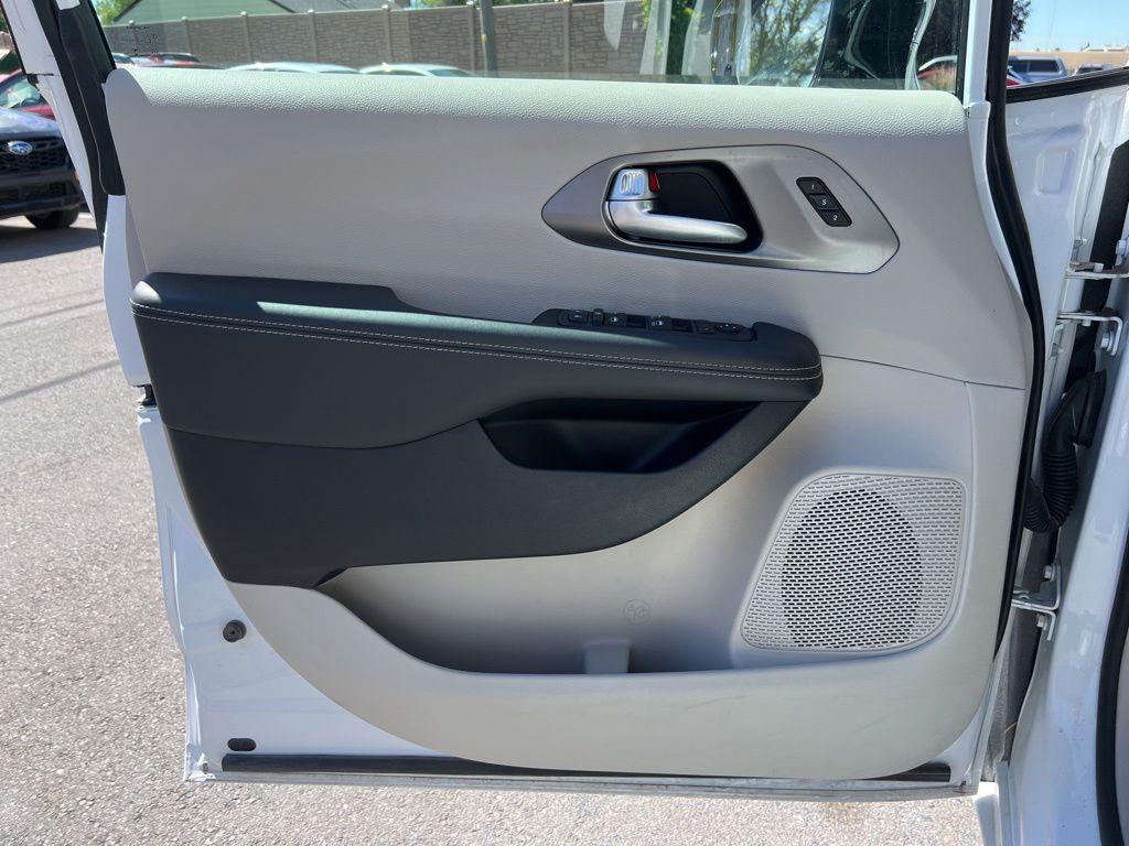 used 2024 Chrysler Pacifica car, priced at $28,163
