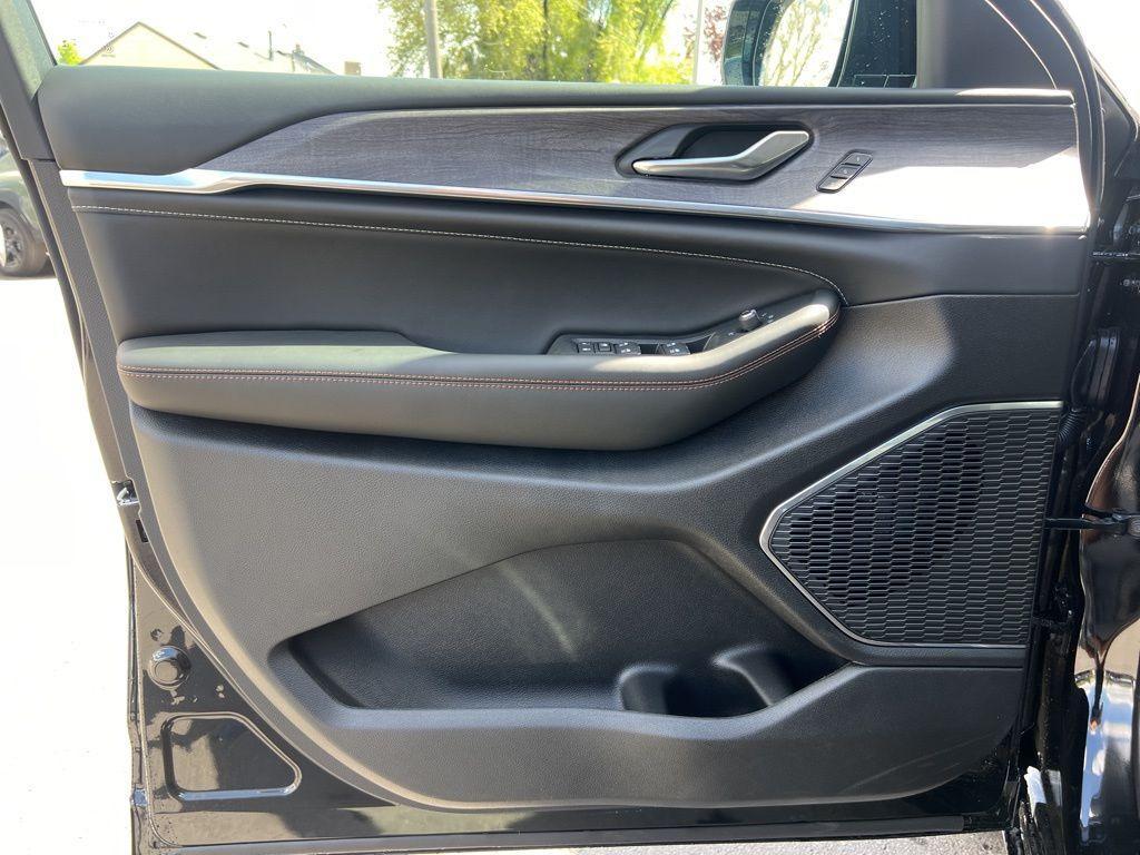 new 2025 Jeep Grand Cherokee L car, priced at $54,221