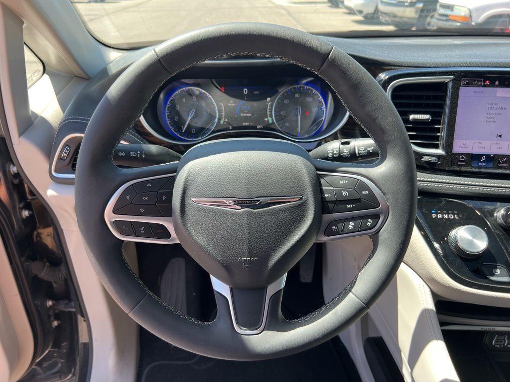 used 2023 Chrysler Pacifica car, priced at $32,374