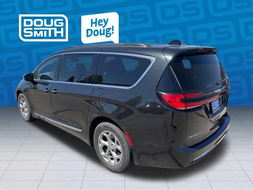 used 2023 Chrysler Pacifica car, priced at $32,374