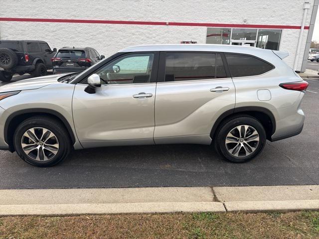 used 2023 Toyota Highlander car, priced at $34,900