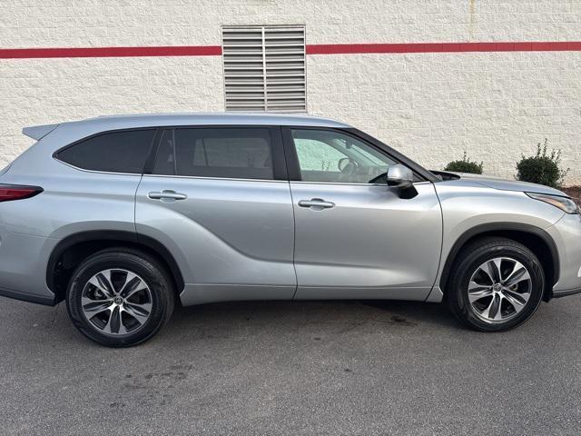 used 2023 Toyota Highlander car, priced at $34,900