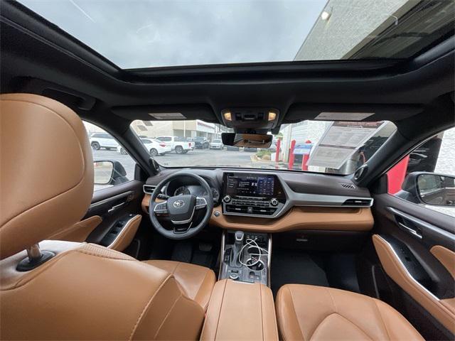 used 2022 Toyota Highlander car