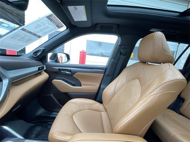used 2022 Toyota Highlander car