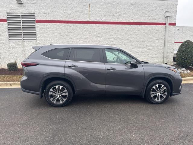used 2024 Toyota Highlander car, priced at $39,900