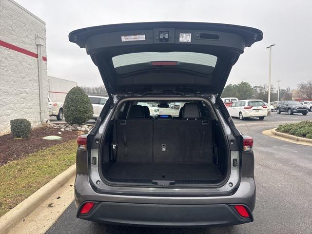 used 2024 Toyota Highlander car, priced at $39,900