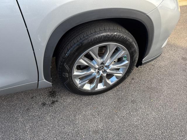 used 2023 Toyota Highlander Hybrid car, priced at $39,900