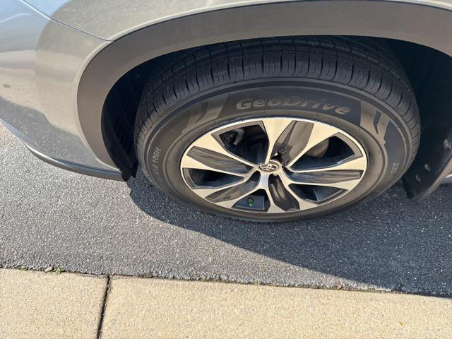 used 2023 Toyota Highlander car, priced at $38,500