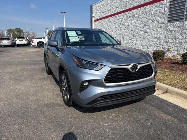 used 2023 Toyota Highlander car, priced at $38,500
