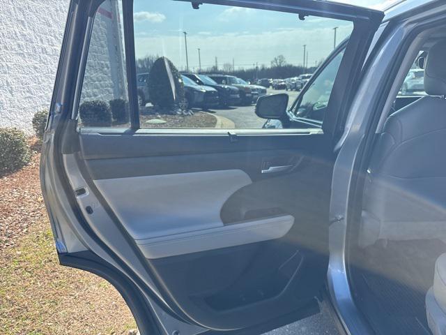 used 2023 Toyota Highlander car, priced at $38,500