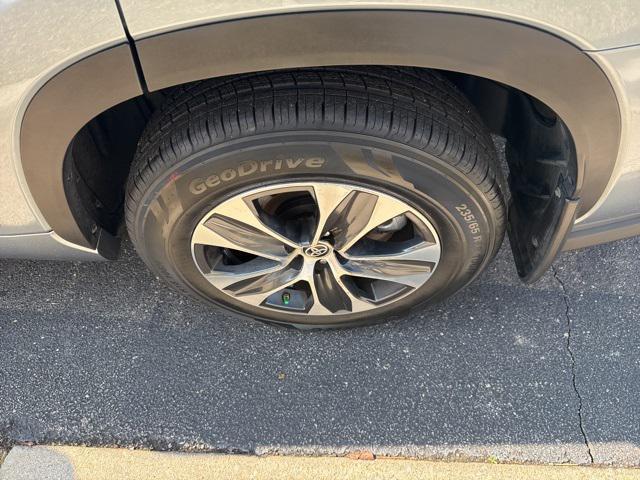 used 2023 Toyota Highlander car, priced at $38,500