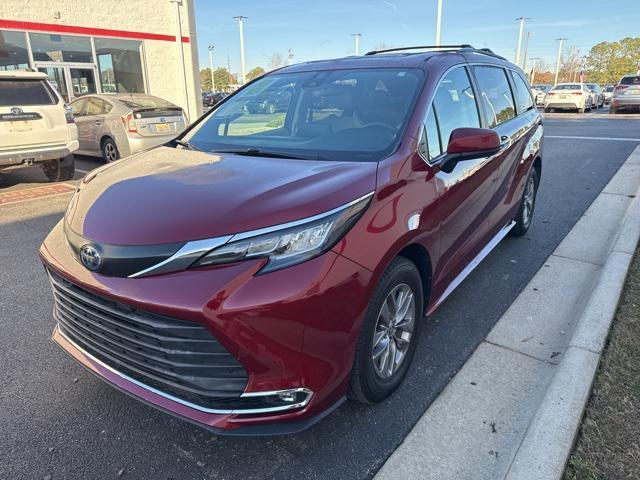 used 2023 Toyota Sienna car, priced at $38,900