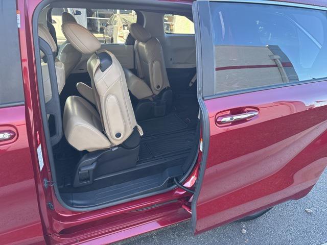 used 2023 Toyota Sienna car, priced at $38,900