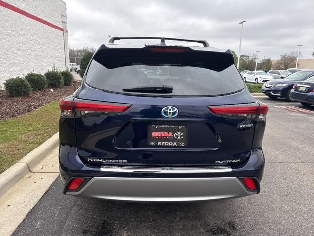 used 2021 Toyota Highlander Hybrid car, priced at $32,900