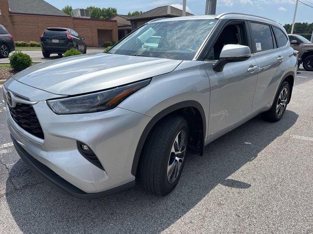 used 2025 Toyota Highlander Hybrid car, priced at $51,298