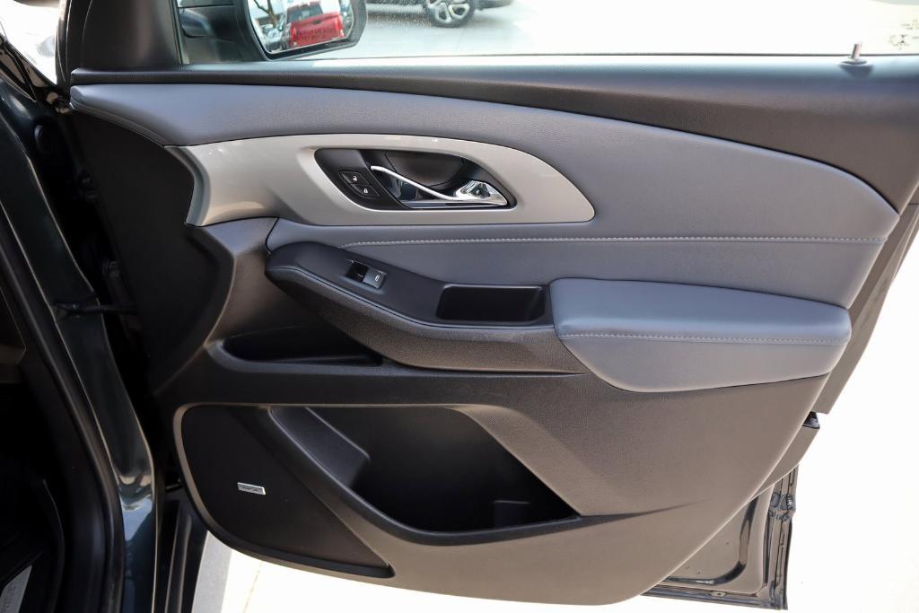 used 2021 Chevrolet Traverse car, priced at $21,977