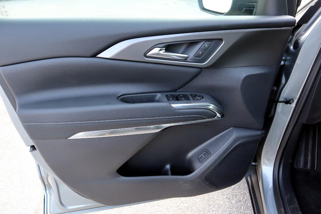 new 2026 Chevrolet Traverse car, priced at $42,215