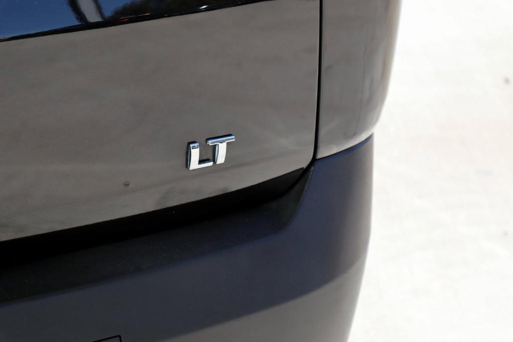 used 2023 Chevrolet Traverse car, priced at $28,877