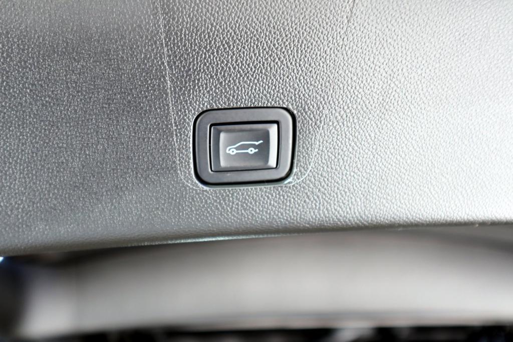 used 2023 Chevrolet Traverse car, priced at $28,877