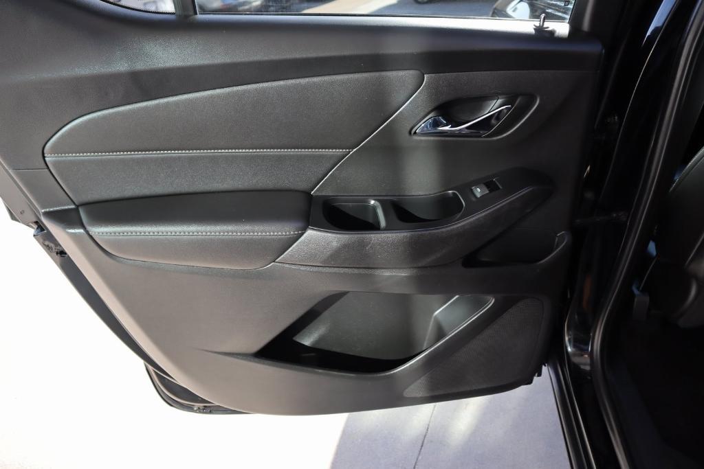 used 2023 Chevrolet Traverse car, priced at $28,877