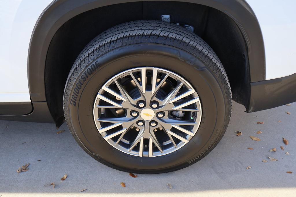 used 2025 Chevrolet Traverse car, priced at $34,977