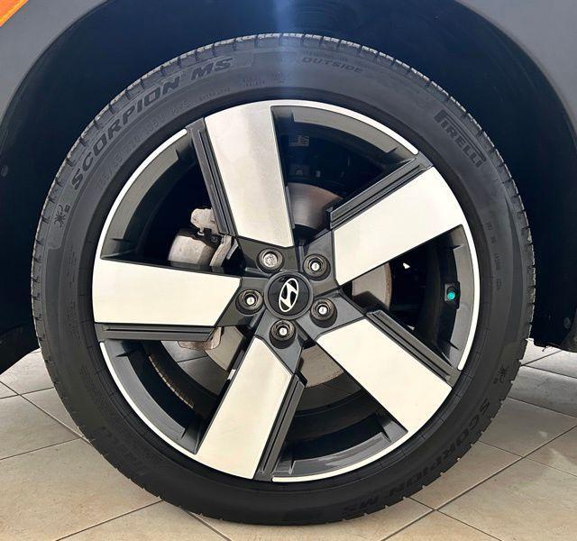 used 2024 Hyundai Santa Fe car, priced at $37,000