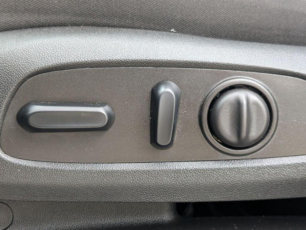 used 2023 Chevrolet Equinox car, priced at $20,995