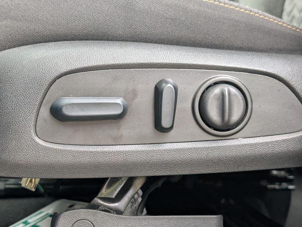 used 2024 Chevrolet Equinox car, priced at $21,926