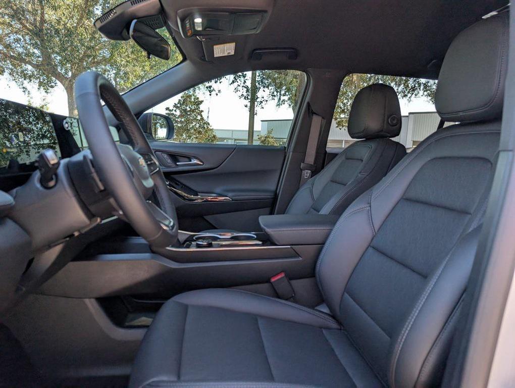 new 2026 Chevrolet Equinox car, priced at $33,640