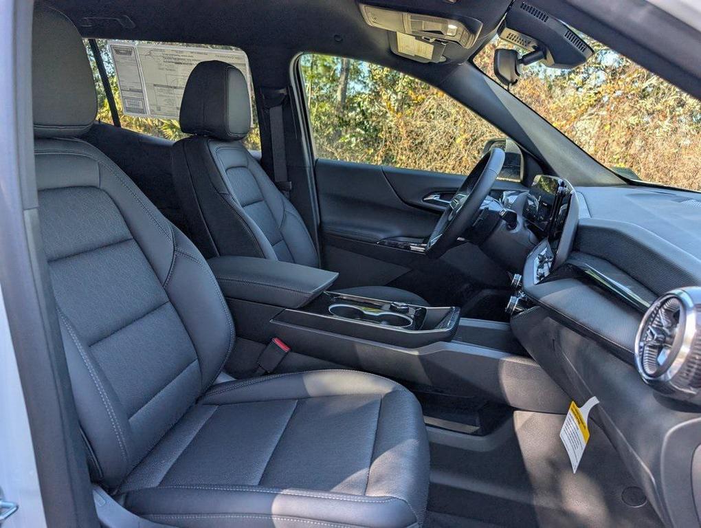 new 2026 Chevrolet Equinox car, priced at $33,640