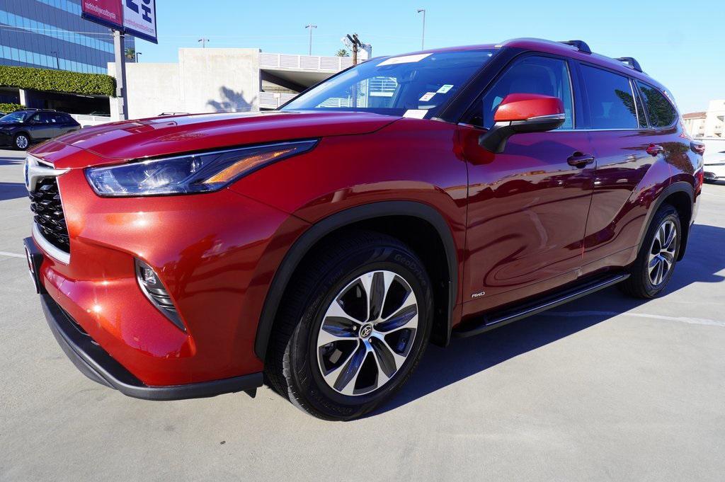 used 2022 Toyota Highlander Hybrid car, priced at $37,800