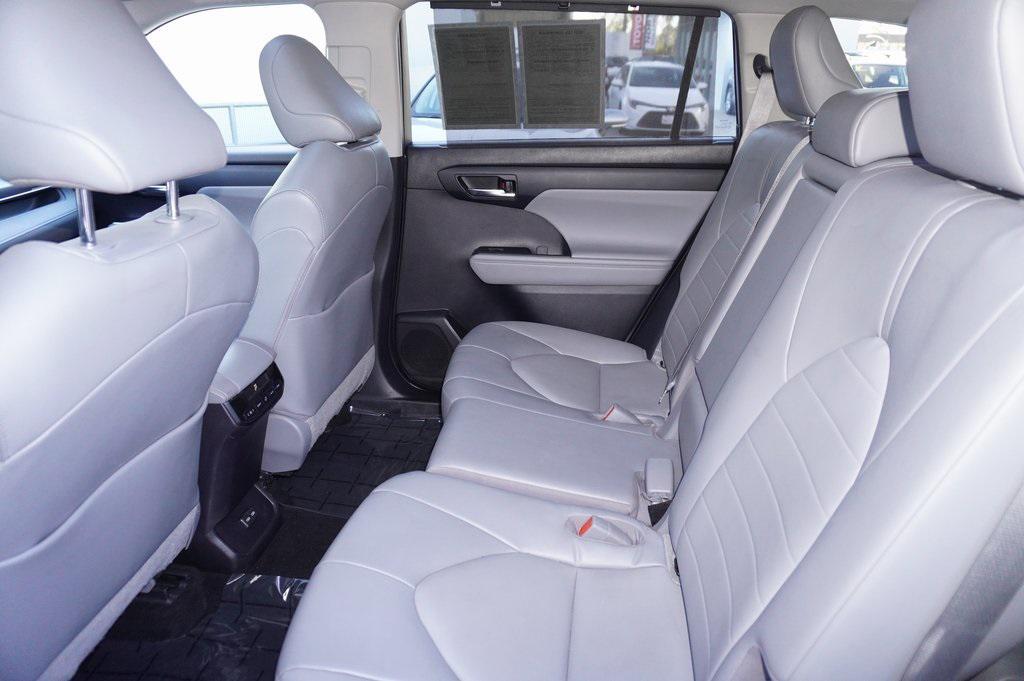 used 2022 Toyota Highlander Hybrid car, priced at $37,800