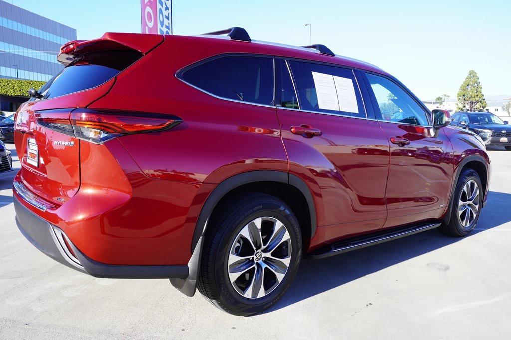 used 2022 Toyota Highlander Hybrid car, priced at $37,800