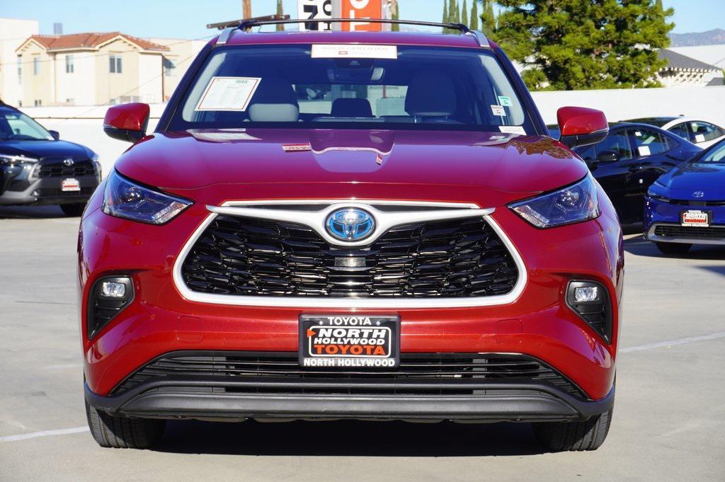 used 2022 Toyota Highlander Hybrid car, priced at $37,800